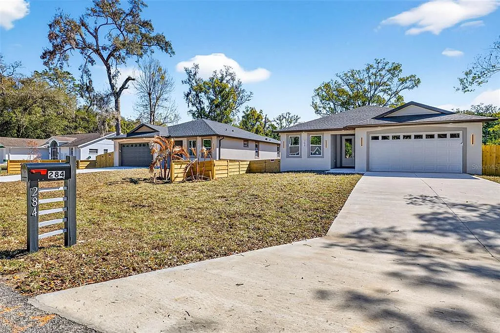 4 bed, 2.0 bath, 1874 sqft, $2,600 — Photo 2