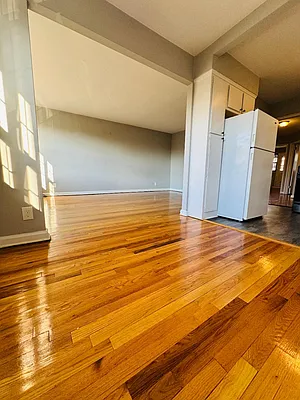 Rented by Halvatzis Realty | media 9