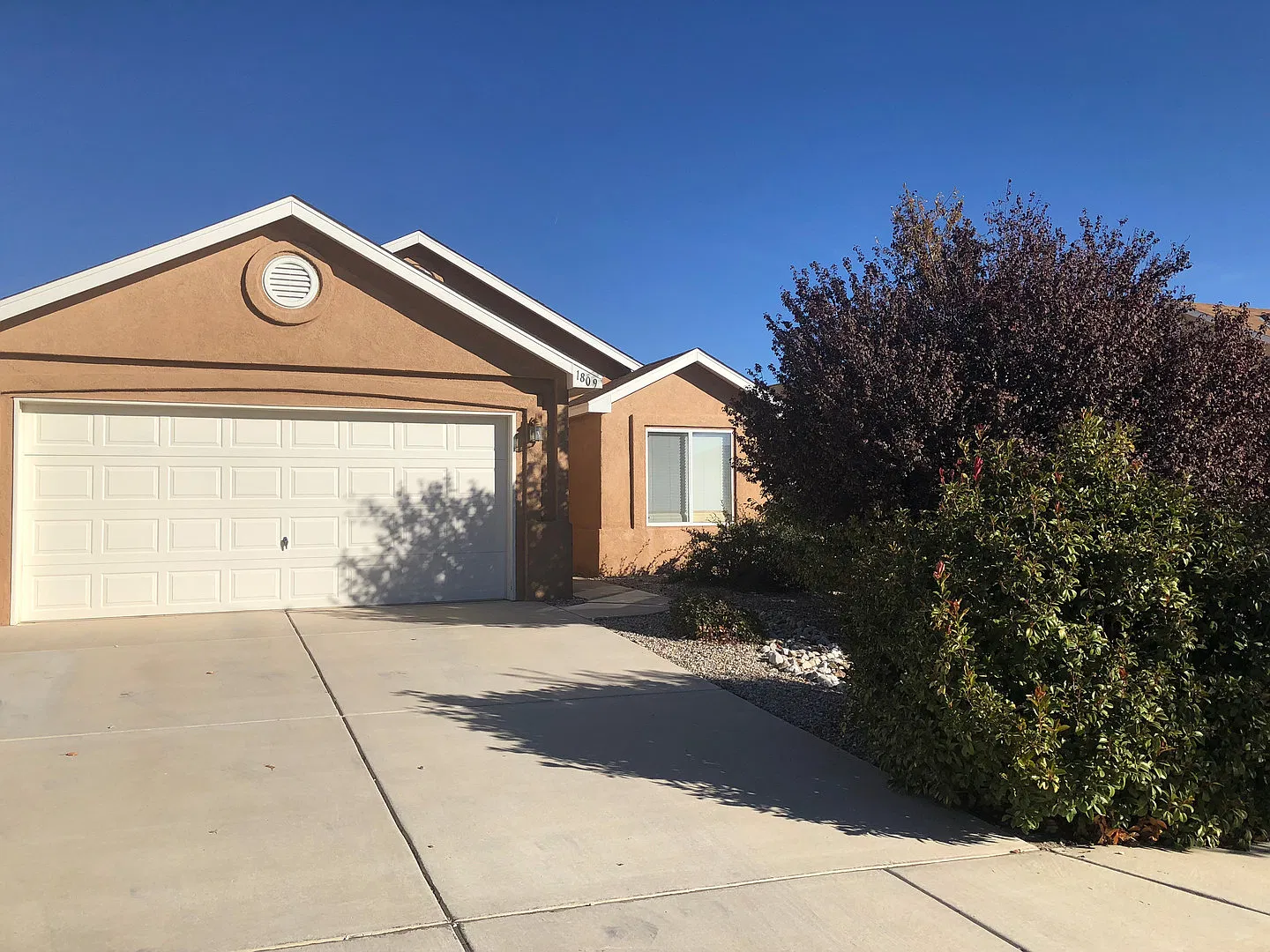 1809 Gallinas Road NE — Photo 2