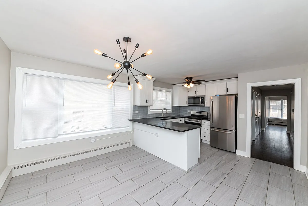 Building Photo - 3057 N Kostner Ave #1E