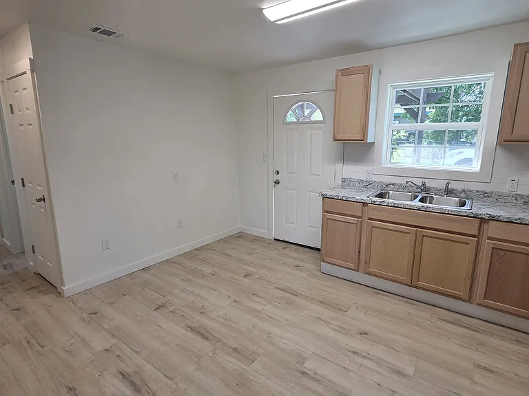 602 S 26th St — Photo 11