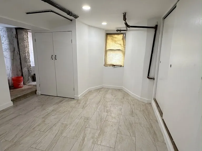 1307 Clay Ave — Photo 3