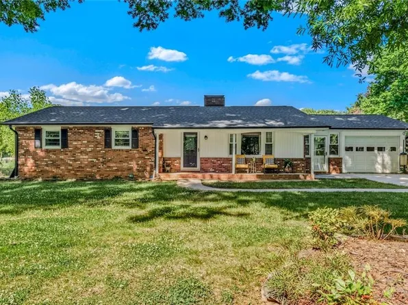 3000 Wonderwood Dr, Winston Salem, NC 27103