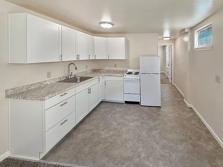 Town Manor Apartments — Photo 6
