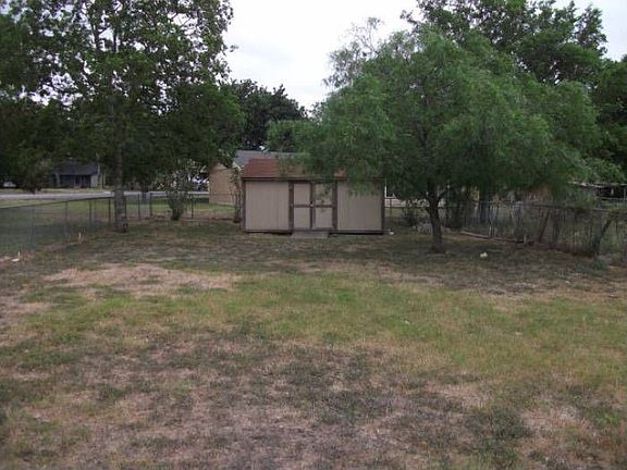 2nd image of 903 River Hills Dr