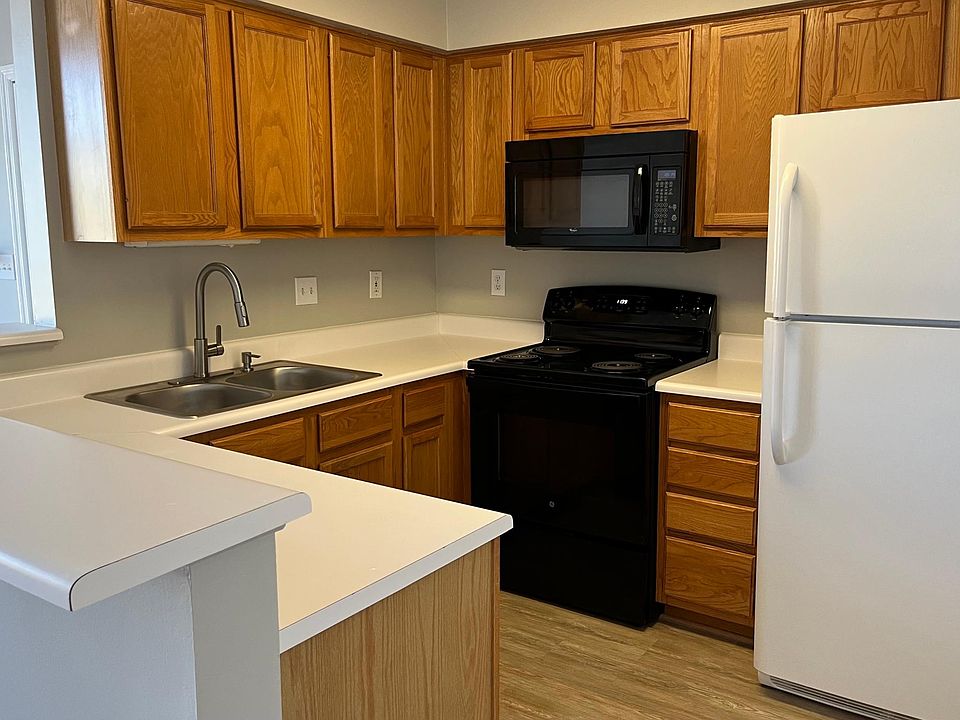 Kitchen with Microwave, Refrigerator, Oven and Dishwasher!