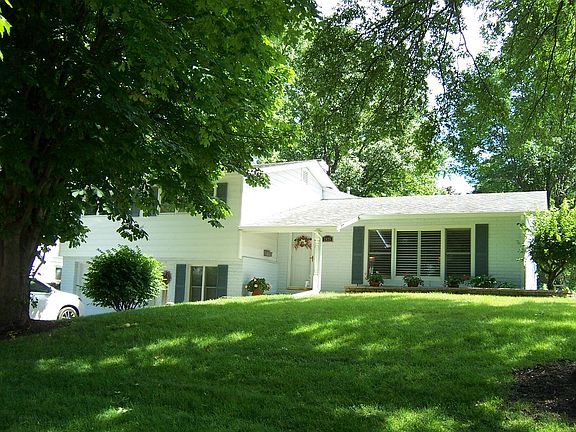 2nd image of 2525 E Lombard St