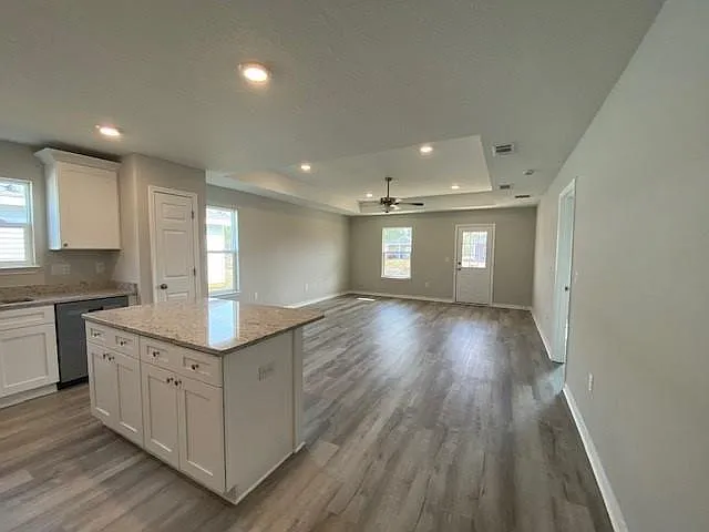 2880 N 24th Ave — Photo 2