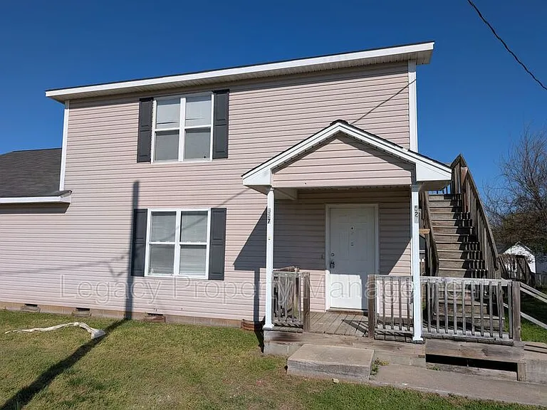 527 S Anthony St — Photo 1