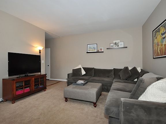 3rd image of 16 N Chatsworth Ave APT 604