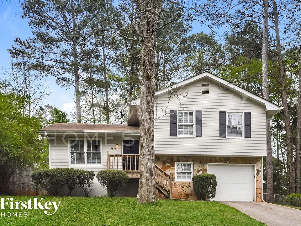 2826 Bay Leaf Dr SE