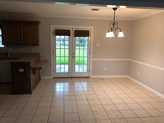 3rd image of 504 Atlanta Dr