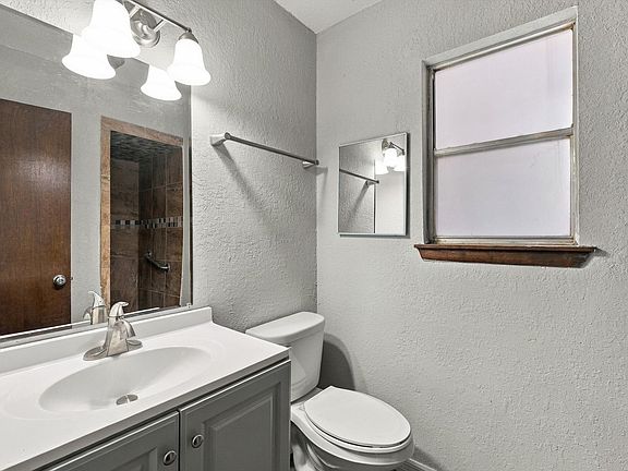 4th image of 7123 Tealeaf St