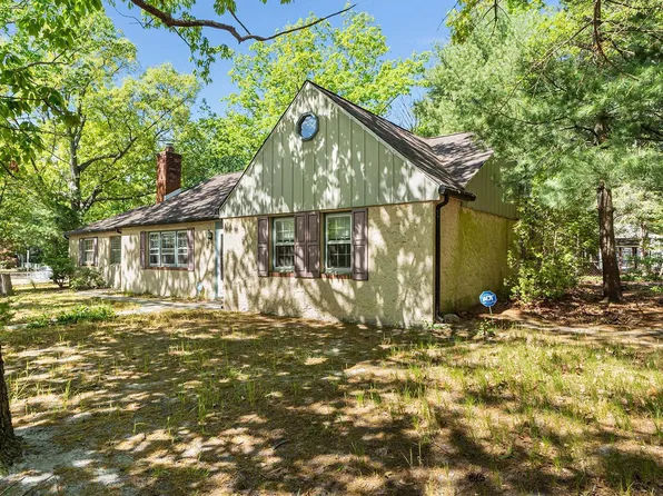 98 Spruce Ln, Pine Hill, NJ 08021