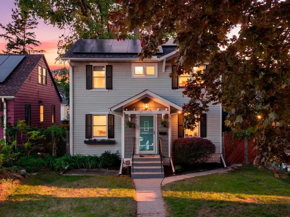 1677 Thomas Ave, Saint Paul, MN 55104