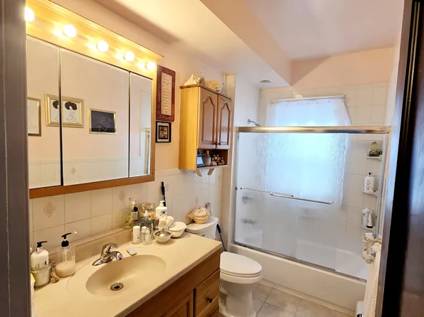 205-14 115th Drive image 4 of 17