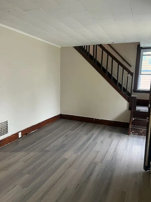 3 bed, 1.0 bath, 1127 sqft, $1,495 — Photo 1