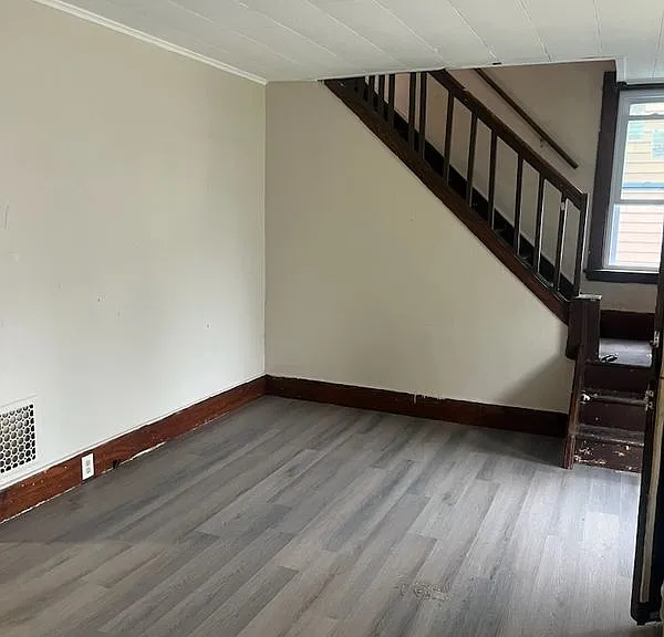 198 Shirley Ave — Photo 1