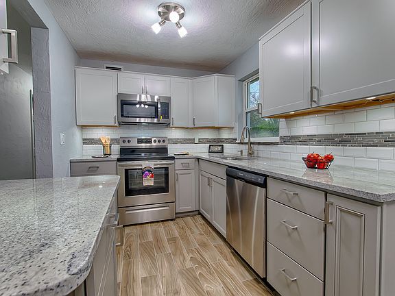 4th image of 1208 Imperial Dr