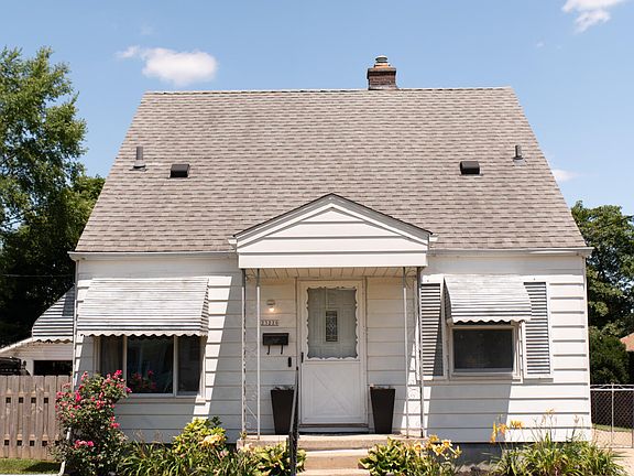 2nd image of 23220 Cleveland St
