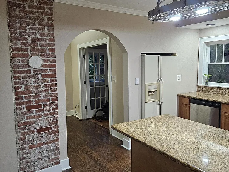 619 S Kentwood Ave — Photo 9