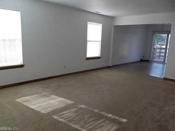 4th image of 4806 Lake Dr