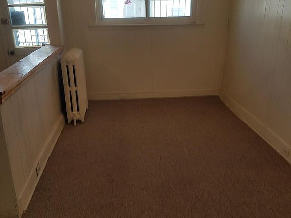 3rd image of 6235 N Gratz St