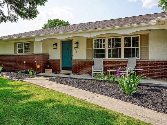 3rd image of 6054 Meadow Wood Ln
