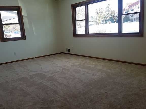 Living room with new carpet1