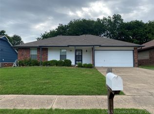 1028 N Hickory Dr, Broken Arrow, OK 74012