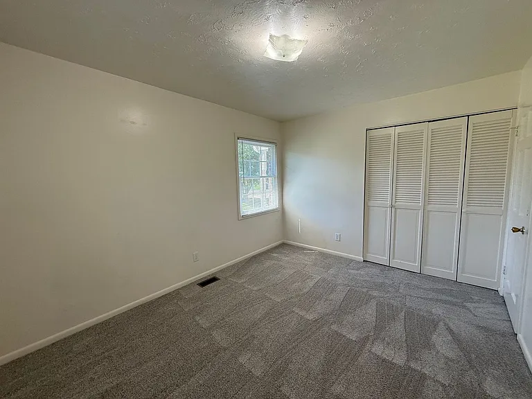 403 Thomas Dr — Photo 12