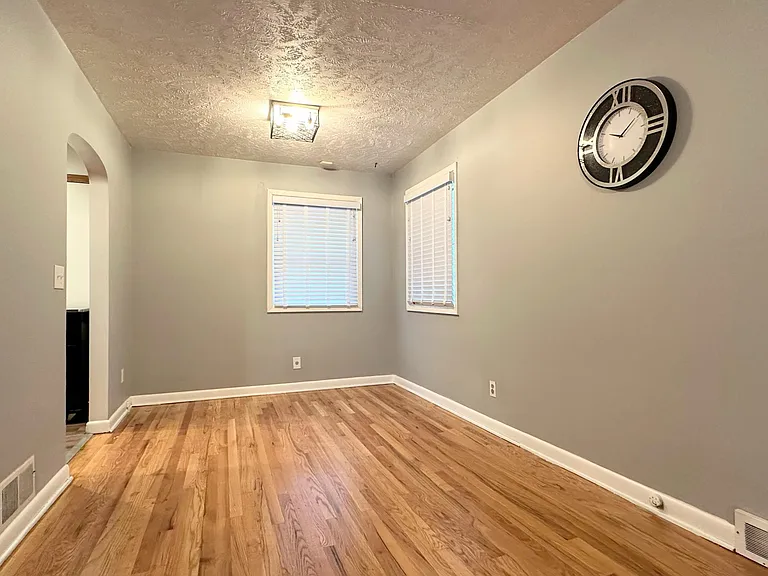 4634 Camden Ave — Photo 6