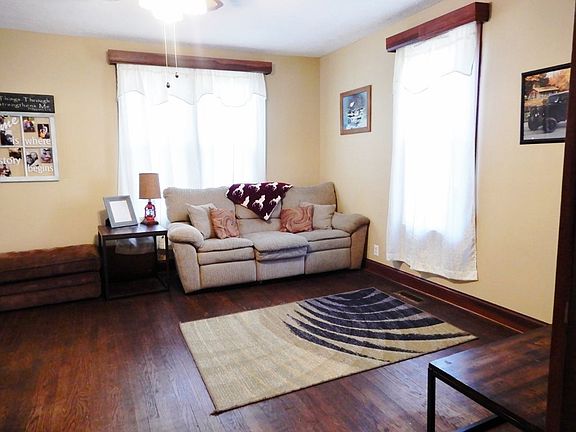 3rd image of 300 Sherman St