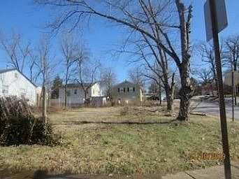 Exterior Neighborhood (street photo)