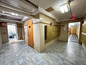 37 Duncan Avenue, #4C