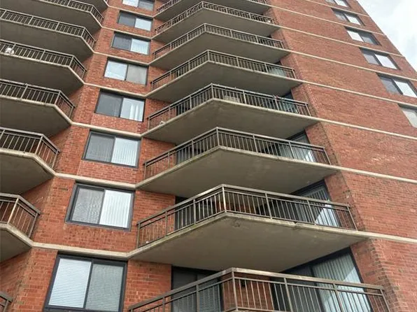 234 Harmon Cove Tower, Secaucus, NJ 07094