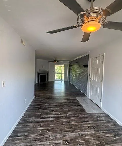 1943 Greenpoint Dr #302 — Photo 9