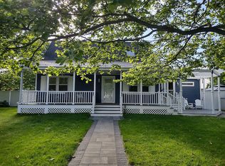 8 Laura Rd, Middletown, RI 02842