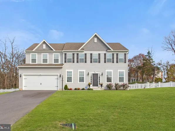 460 Paradise View Dr, Greencastle, PA 17225