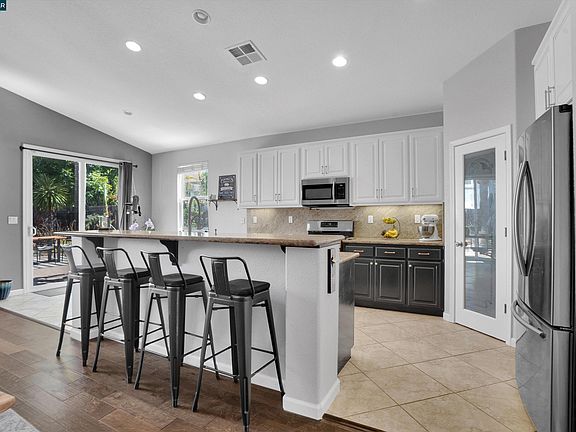 2nd image of 22 Bramante Ct