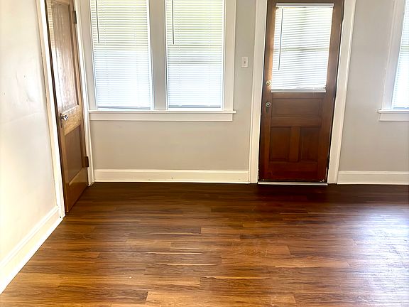 4th image of 552-554 Woodbury Ave #1