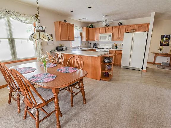 3rd image of 15062 Primrose Ln