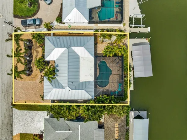 11 Sunview BLVD, FORT MYERS BEACH, FL 33931