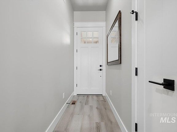 3rd image of 2694 Landmark St