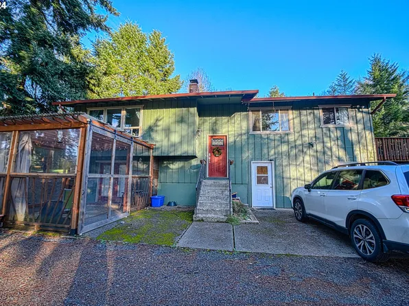 75546 Lost Creek Rd, Clatskanie, OR 97016