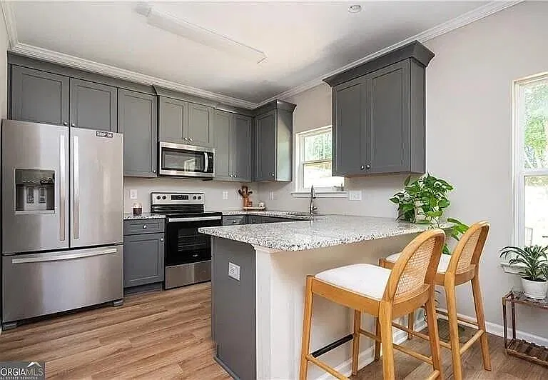4 bed, 2.5 bath, 2327 sqft, $2,500 — Photo 4