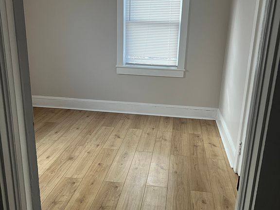 3rd image of 31 Franklin St