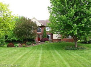 6770 Rolling Meadow Dr, Davisburg, MI 48350