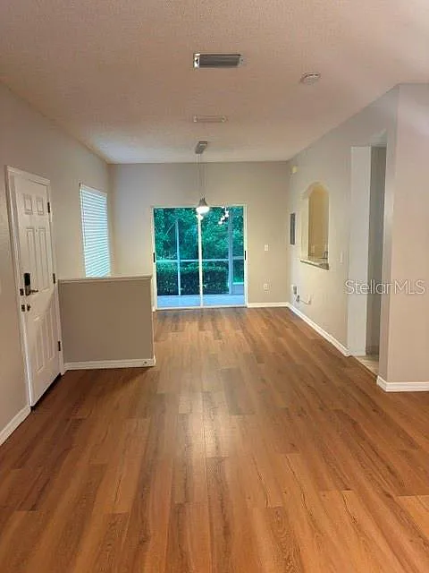 3 bed, 2.5 bath, 1364 sqft, $2,210 — Photo 3