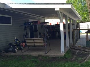 807 Meadowbrook Rd E, Iola, KS 66749